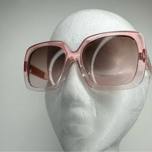 Oversized Guess Shades - Picture 6 of 7